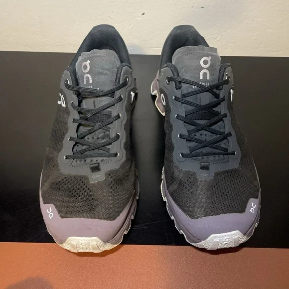 On Running woman Black and Purple Athletic Shoes size 10 - Picture 2 of 8